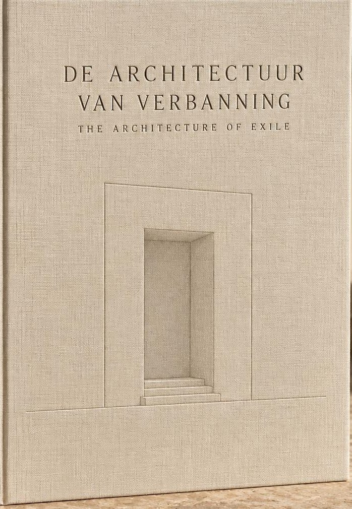 Het boek De Architectuur van Verbanning, linnen omslag met blinddruk van een deuropening